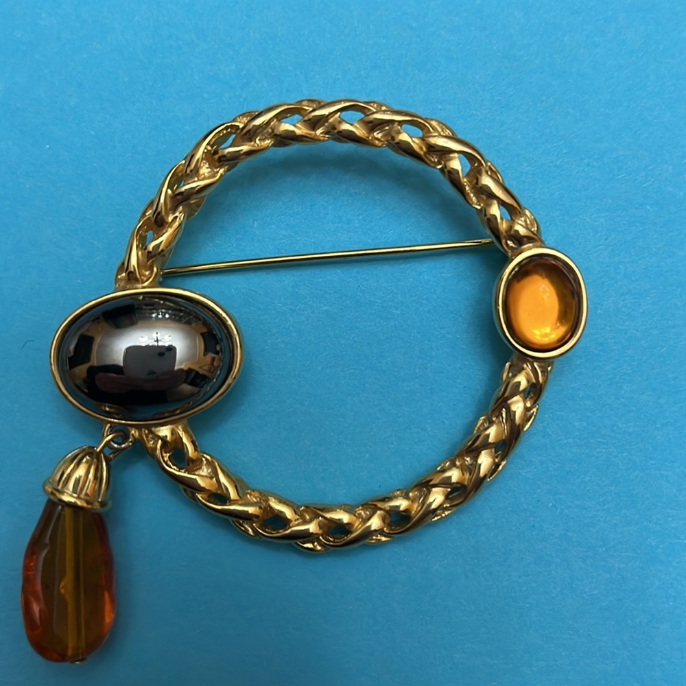 Brooches, pins -vintage set of 8 1960-80